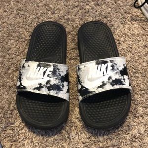 Women’s size 7 Nike slides